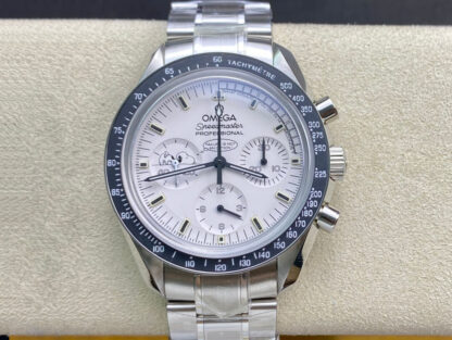 AAA Replica Omega Speedmaster Snoopy Award 311.32.42.30.04.003 OM Factory White Dial Mens Watch